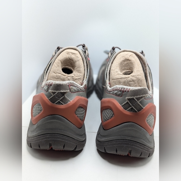 Clark's Vibram Outdoor All-terrain Performance Slip-on. - Picture 3 of 6